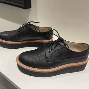Size 6 Women’s Zara lace up shoe